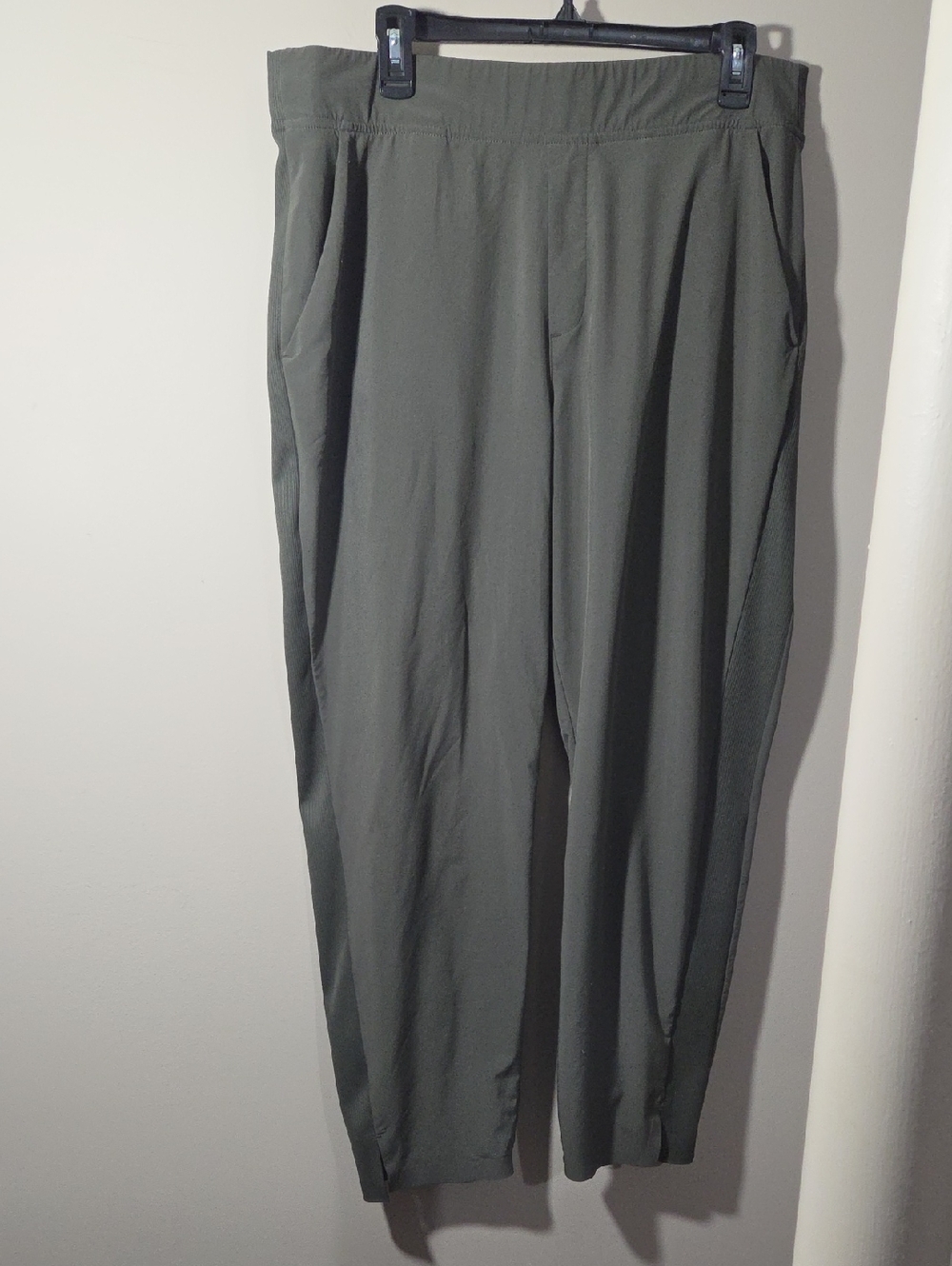 Athleta Olive Green Jogger Pants Size 16